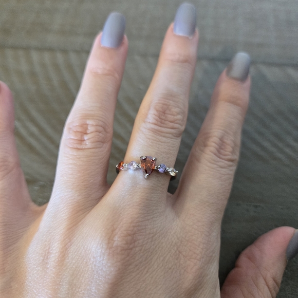 Elegant NWT Silver Tone Pear-Cut Red Gemstone Ring with CZ Accents, Size 9.5 - Picture 3 of 5
